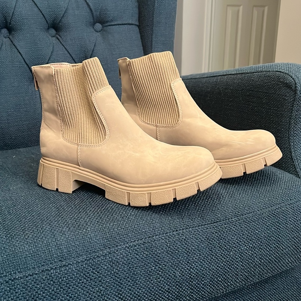 Girls boots